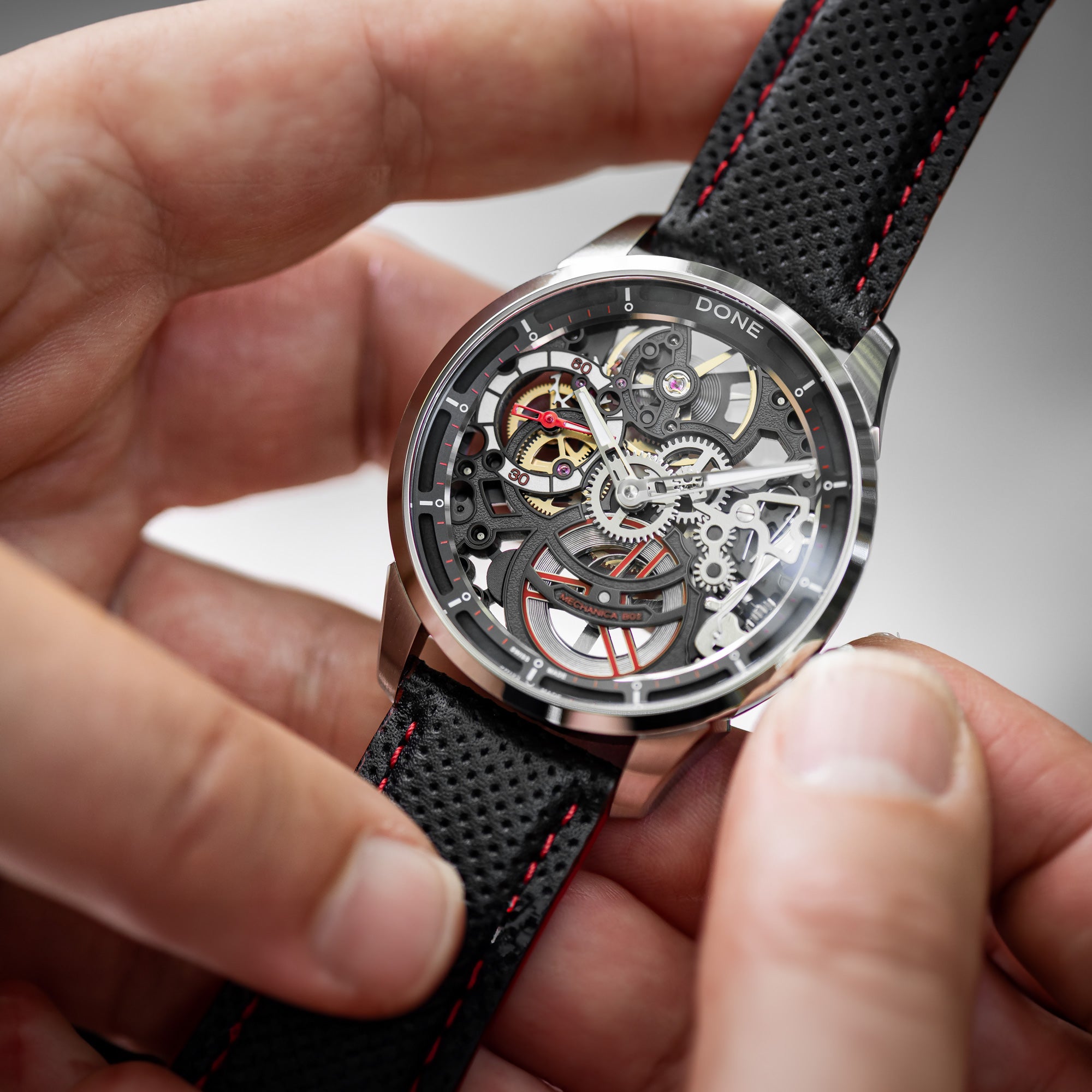 #Bracelet_Cuir noir microperforé rouge, #Bracelet_Black micro-perforated leather with red stitching