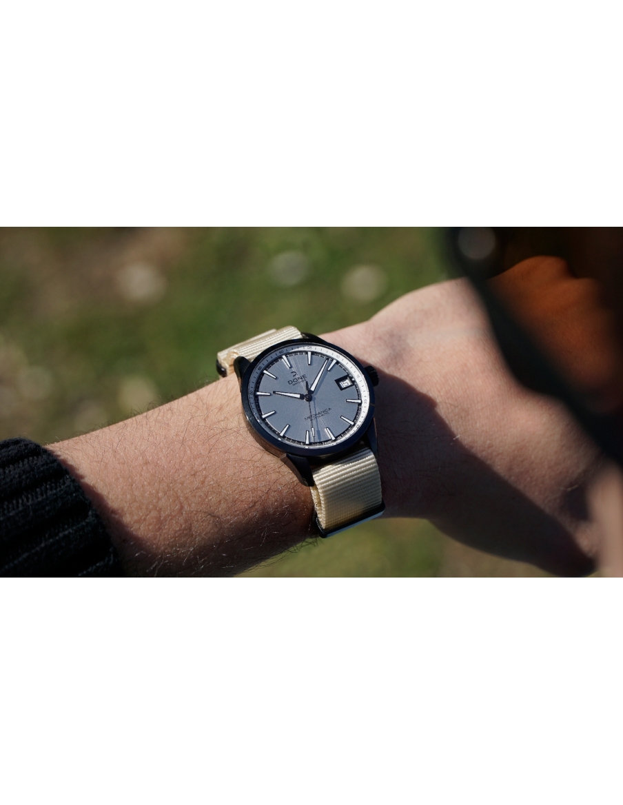 NATO Strap 20mm - Beige with black s-steel buckle